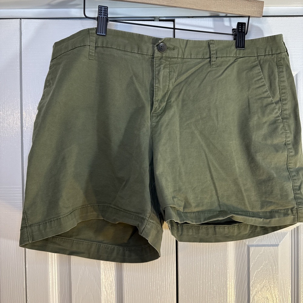Old‎ Navy Women's Size 8 Olive Green Mid Rise Stretch 5" Everyday Shorts